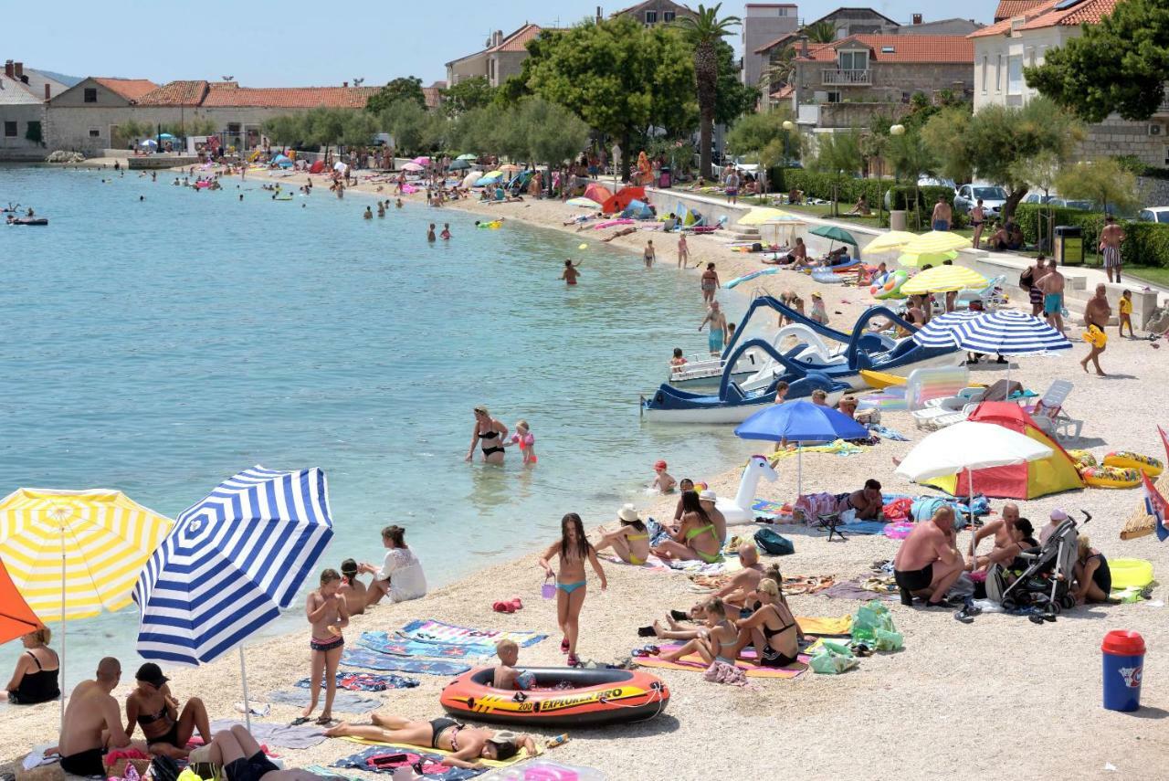 Apartments Lovric With Sea View Kaštela Esterno foto